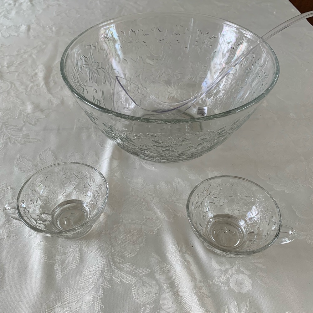 Princess House Fantasia punch bowl with 12 cups